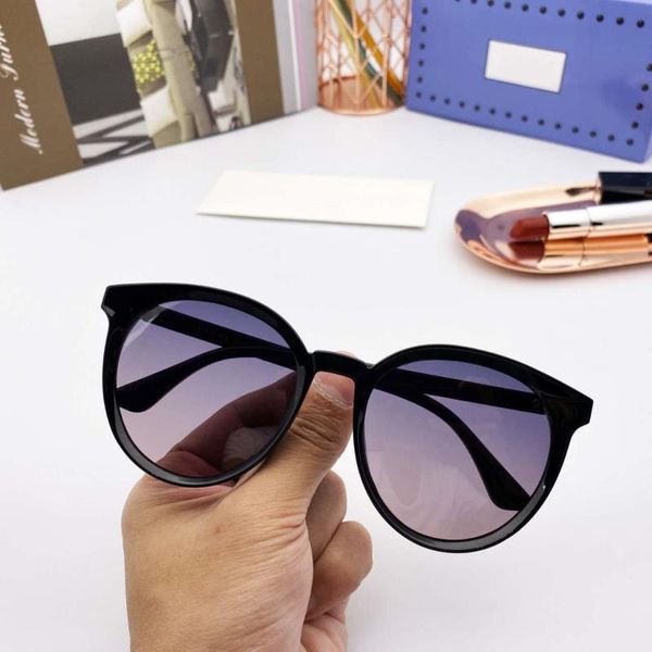 042801 highly sunglasses brand box sunglasses man womens beach designer uv400 gletter glasses 5 colors summer special with quality mmoji, White;black
042801 highly sunglasses brand box sunglasses man womens beach designer uv400 gletter glasses 5 colors summer special with quality mmoji, White;black