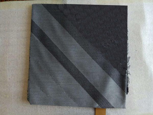 2021 New Scarf For women Letter Pattern silk wool Thick Scarfs Warm Scarves Size 140X140CM No Box, Blue;gray
2021 New Scarf For women Letter Pattern silk wool Thick Scarfs Warm Scarves Size 140X140CM No Box, Blue;gray