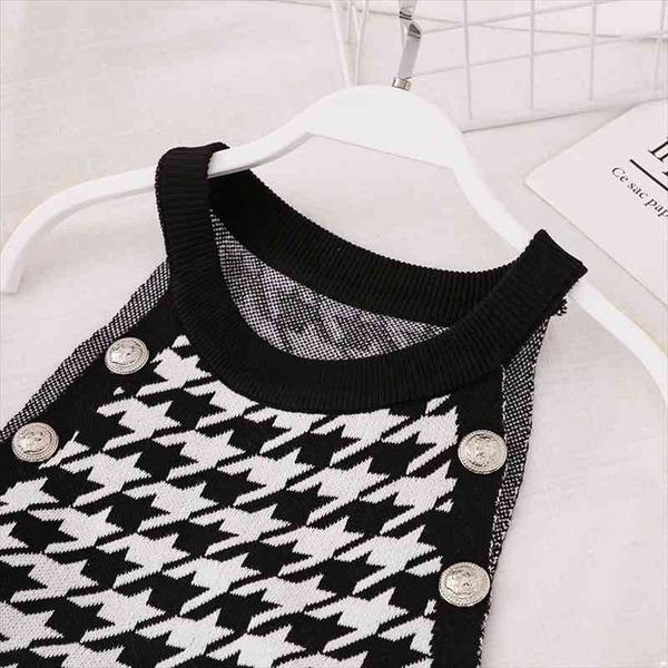 autumn summer thousand bird lattice button decorative hollow bottomed knitted skinny waistcoat for women, White
autumn summer thousand bird lattice button decorative hollow bottomed knitted skinny waistcoat for women, White
