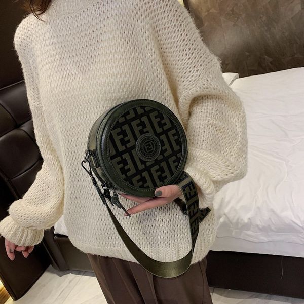 luxury design women's small bag new fashion simple round wide shoulder strap color contrast single shoulder messenger bag fashion purse
luxury design women's small bag new fashion simple round wide shoulder strap color contrast single shoulder messenger bag fashion purse