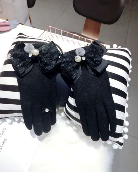 five fingers gloves winter bowknot cashmere ladies korean fashion letters pearl hair ball plus velvet points to keep warm touch screen, Blue;gray
five fingers gloves winter bowknot cashmere ladies korean fashion letters pearl hair ball plus velvet points to keep warm touch screen, Blue;gray