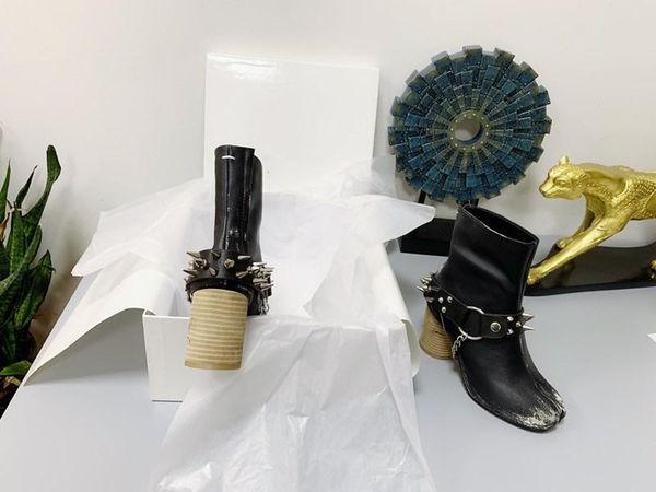 boots split toe high heel women's genuine leather solid colour rivet female shoes 2021 luxury designer brand, Black
boots split toe high heel women's genuine leather solid colour rivet female shoes 2021 luxury designer brand, Black