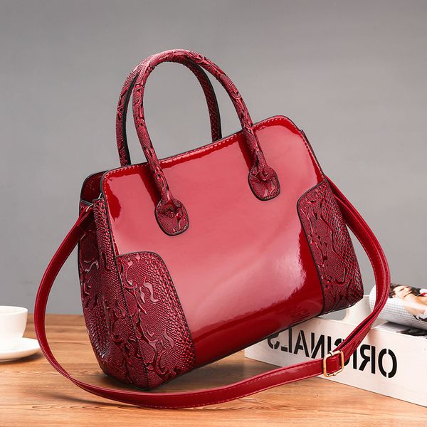 lacquer leather women's bag light extravagant snake pattern princess of wales simple atmosphere portable shoulder
lacquer leather women's bag light extravagant snake pattern princess of wales simple atmosphere portable shoulder
