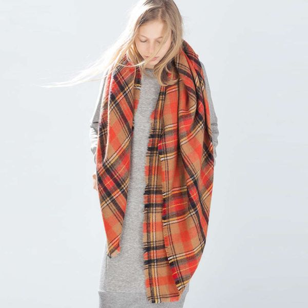 autumn and winter street style british colorful plaid scarf cashmere shawl lady, Blue;black 
autumn and winter street style british colorful plaid scarf cashmere shawl lady, Blue;black