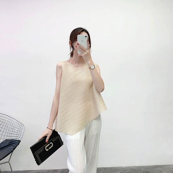 2021 pleats new summe theme color japan irregular sleeveless soft t-shirt women loose plus size vest 9207 80st, White
2021 pleats new summe theme color japan irregular sleeveless soft t-shirt women loose plus size vest 9207 80st, White