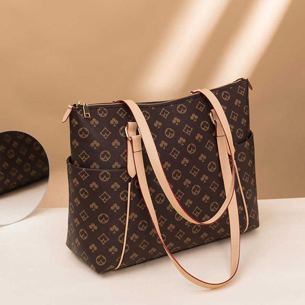 l family's same fashion tote bag women's 2021 high capacity chao brand printed portable one shoulder shopping 
l family's same fashion tote bag women's 2021 high capacity chao brand printed portable one shoulder shopping