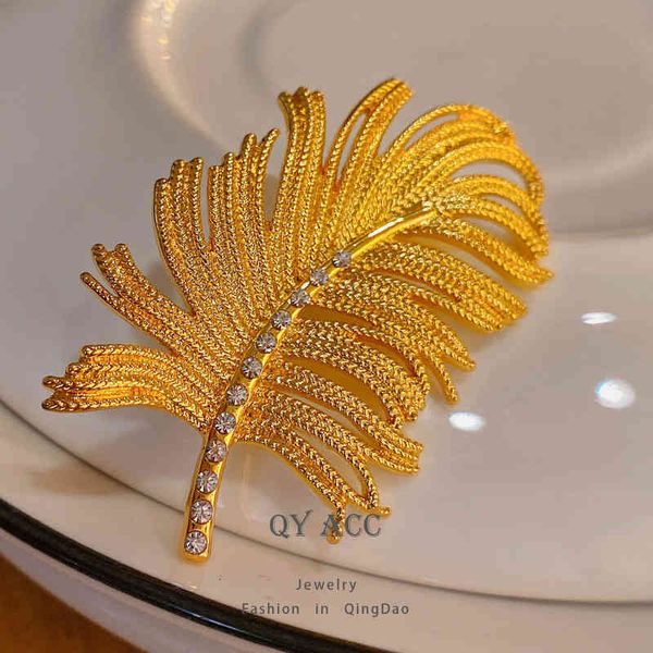 brooch qingdao jewelry vintage gold feather monet classic medieval accessory pin, Gray
brooch qingdao jewelry vintage gold feather monet classic medieval accessory pin, Gray