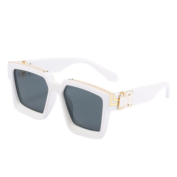 in 2021, a large number of luxury ladies sunglasses fashion men's sunglasses were wholesale, White;black
in 2021, a large number of luxury ladies sunglasses fashion men's sunglasses were wholesale, White;black