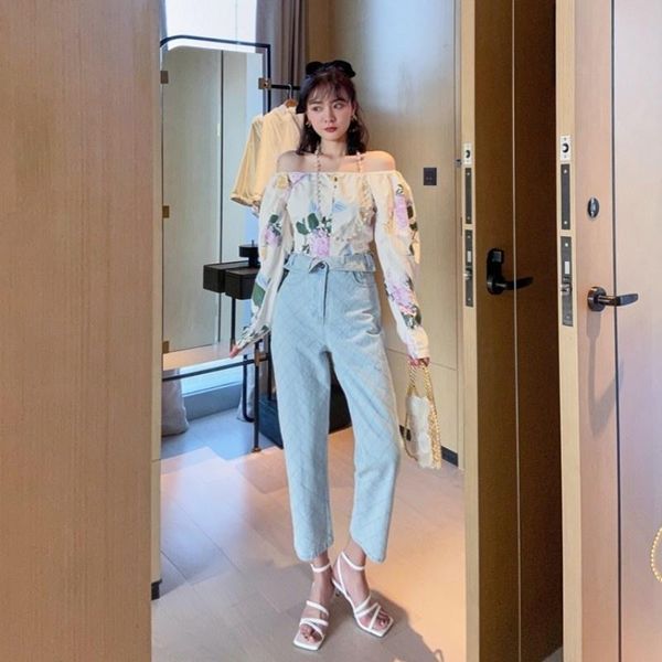 women's jeans women casual light blue high waist fashion flanging loose fit straight plaid pants streetwear female denim shorts
women's jeans women casual light blue high waist fashion flanging loose fit straight plaid pants streetwear female denim shorts