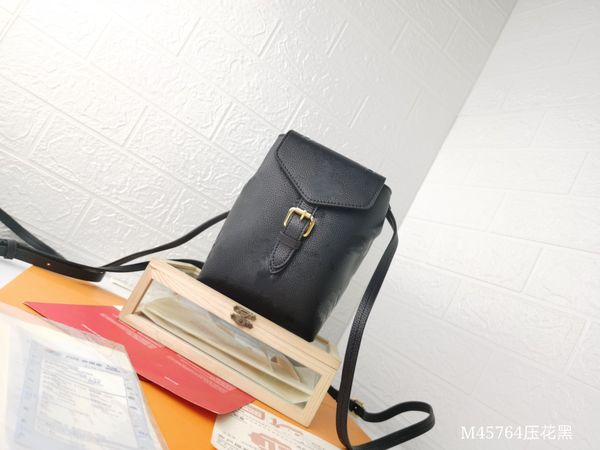 2021 designer school bag printing fashion leather men and women pass portable messenger wallet mini travel double shoulder zipper backpack
2021 designer school bag printing fashion leather men and women pass portable messenger wallet mini travel double shoulder zipper backpack