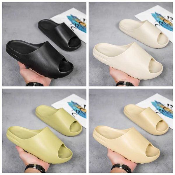 thick bottom solid color coconut slippers, Black
thick bottom solid color coconut slippers, Black