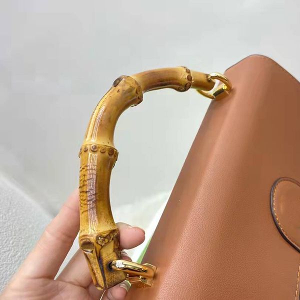 2022designer women bamboo handle crossbody bag luxurys designers bags italy brand vintage diana printed flap shoulder handbag ge
2022designer women bamboo handle crossbody bag luxurys designers bags italy brand vintage diana printed flap shoulder handbag ge