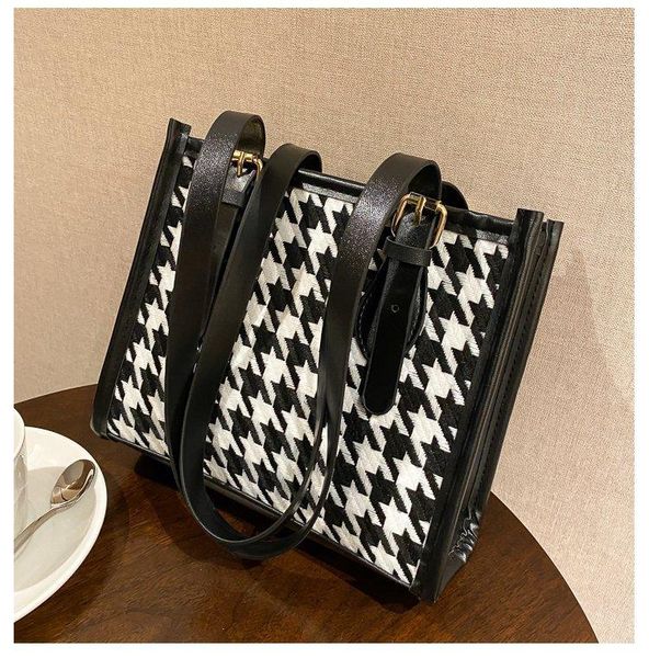 cross body big bag for women 2021 fall winter fashion large capacity shoulder underarm easy matching tote western style handbag
cross body big bag for women 2021 fall winter fashion large capacity shoulder underarm easy matching tote western style handbag