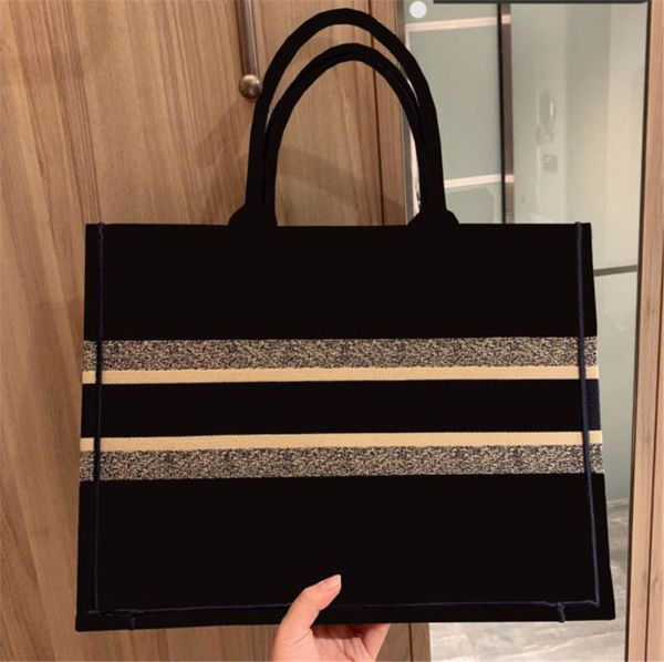 2020 women genuine leather handbags tote twist handbag messenger shopping bag shoulder pockets totes cosmetic bag
2020 women genuine leather handbags tote twist handbag messenger shopping bag shoulder pockets totes cosmetic bag