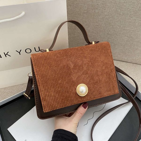hbp fashion small messenger ins foreign style bag 2021 new fall and winter versatile velvet women's large capacity single
hbp fashion small messenger ins foreign style bag 2021 new fall and winter versatile velvet women's large capacity single