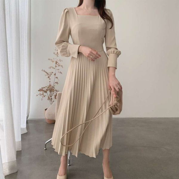 2021chic spring new product of south korea light luxury design temperament square collar with thin waist and pleated long dress for women, Black;gray
2021chic spring new product of south korea light luxury design temperament square collar with thin waist and pleated long dress for women, Black;gray