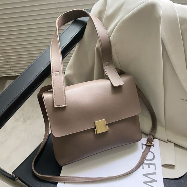 hangbags one shoulder large bag women's autumn 2021 handbag korean version capacity armpit versatile messenger
hangbags one shoulder large bag women's autumn 2021 handbag korean version capacity armpit versatile messenger