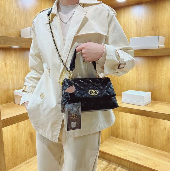 wholesale factory ladies leathers shoulder bags classic solid color plaid chain bag retro sewing fashion handbags street trend soft leather
wholesale factory ladies leathers shoulder bags classic solid color plaid chain bag retro sewing fashion handbags street trend soft leather