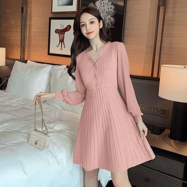 casual dresses 2021 autumn spring women dress sweater silm v neck mini temperament soild long sleeve fashion kintted female elegant pleated, Black;gray
casual dresses 2021 autumn spring women dress sweater silm v neck mini temperament soild long sleeve fashion kintted female elegant pleated, Black;gray