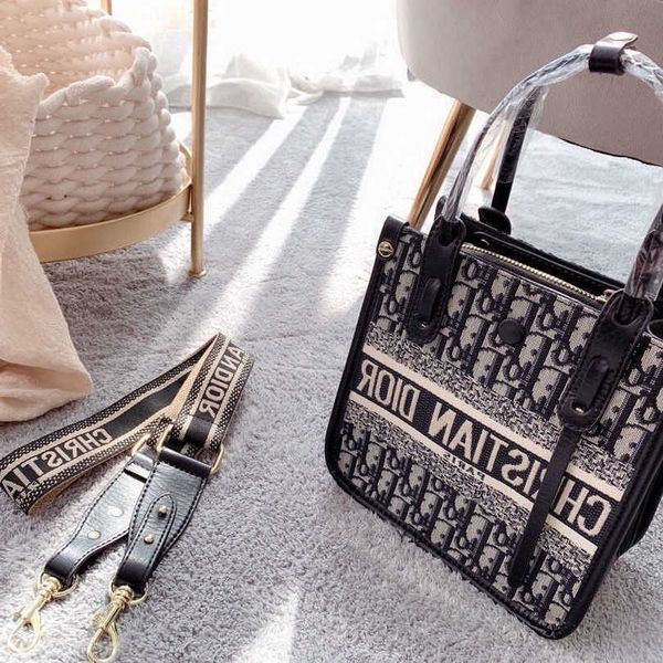 women 2021 new bag diozzi hand-held slung one shoulder net red ins high-class foreign style women's presbyopia canvas bags versatile lu
women 2021 new bag diozzi hand-held slung one shoulder net red ins high-class foreign style women's presbyopia canvas bags versatile lu