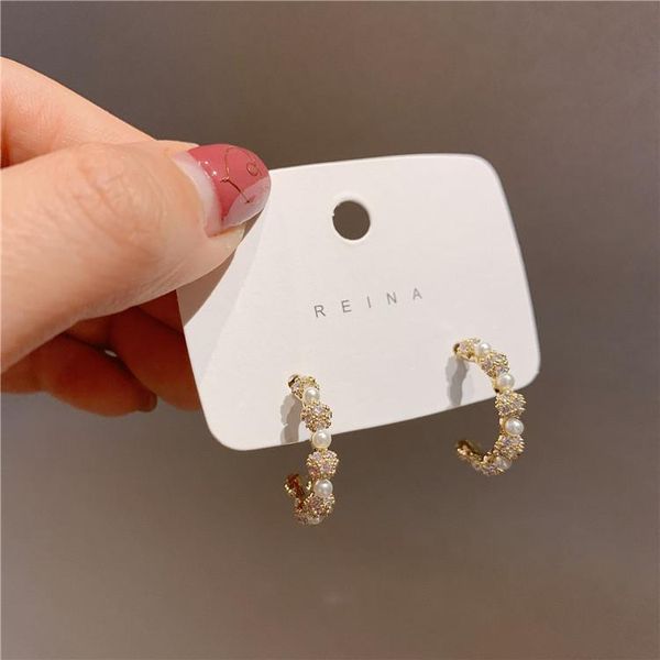 hoop & huggie korea dongdamen temperament simple geometric circle micro inlaid zircon freshwater pearl c-shaped ear ring, Golden;silver
hoop & huggie korea dongdamen temperament simple geometric circle micro inlaid zircon freshwater pearl c-shaped ear ring, Golden;silver