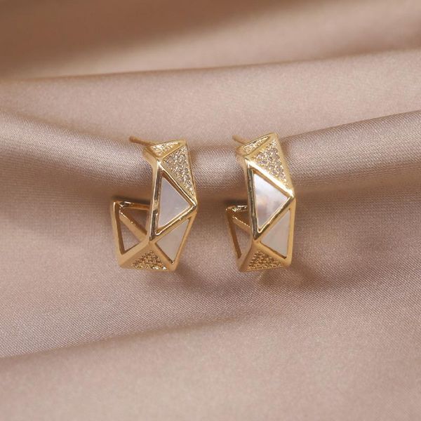 hoop & huggie korean fashion jewelry exquisite copper inlaid zircon triangle shell semicircle earrings elegant women's daily work earri, Golden;silver
hoop & huggie korean fashion jewelry exquisite copper inlaid zircon triangle shell semicircle earrings elegant women's daily work earri, Golden;silver