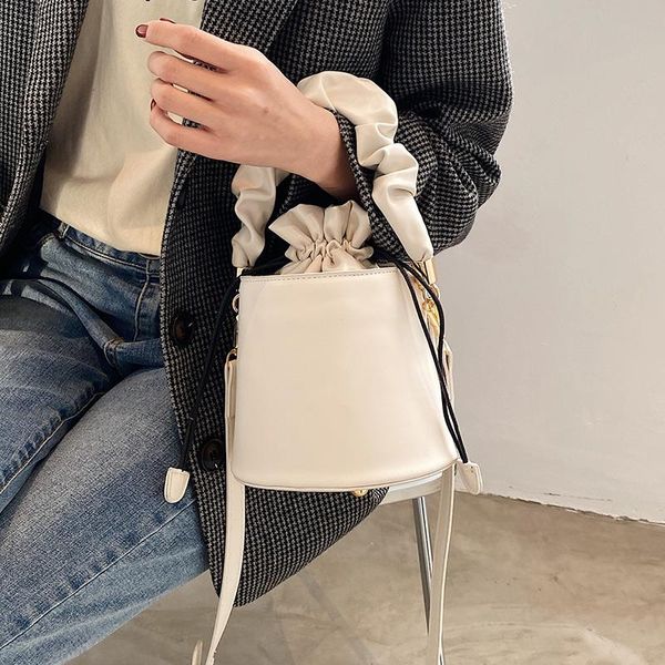 shoulder bags pleated tote bucket bag 2021 fashion high-quality pu leather women's designer handbag drawstring messenger
shoulder bags pleated tote bucket bag 2021 fashion high-quality pu leather women's designer handbag drawstring messenger