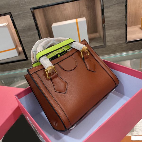 luxurys designers lady bamboo bag ladies brand mother handbag fashion shoulder large capacity bags totes cossbody wallet artwork leather han
luxurys designers lady bamboo bag ladies brand mother handbag fashion shoulder large capacity bags totes cossbody wallet artwork leather han