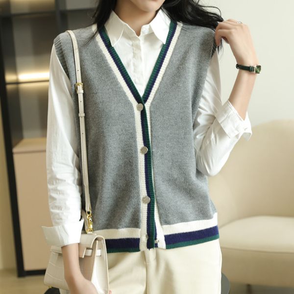 vests 2021 autumn winter korean version simple contrast color v-neck knitted women's short loose thin sweater vt, Black;white
vests 2021 autumn winter korean version simple contrast color v-neck knitted women's short loose thin sweater vt, Black;white