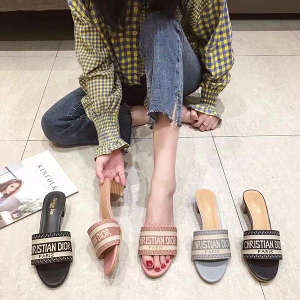 2021 new slippers women's wear fashion versatile leather high sandals thick heel letter embroidered flip flop, Black
2021 new slippers women's wear fashion versatile leather high sandals thick heel letter embroidered flip flop, Black