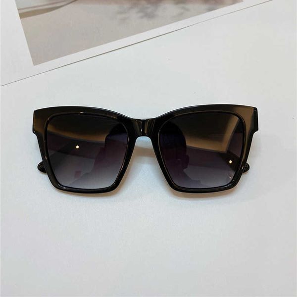 4384 fashion sunglasses with uv protection for women vintage square cat eye frame popular come with case classic sunglasses, White;black
4384 fashion sunglasses with uv protection for women vintage square cat eye frame popular come with case classic sunglasses, White;black