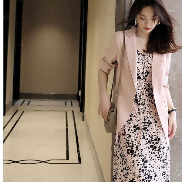 2021 early cool wind women's wear spring and autumn suit suspender floral drs, Black;gray
2021 early cool wind women's wear spring and autumn suit suspender floral drs, Black;gray