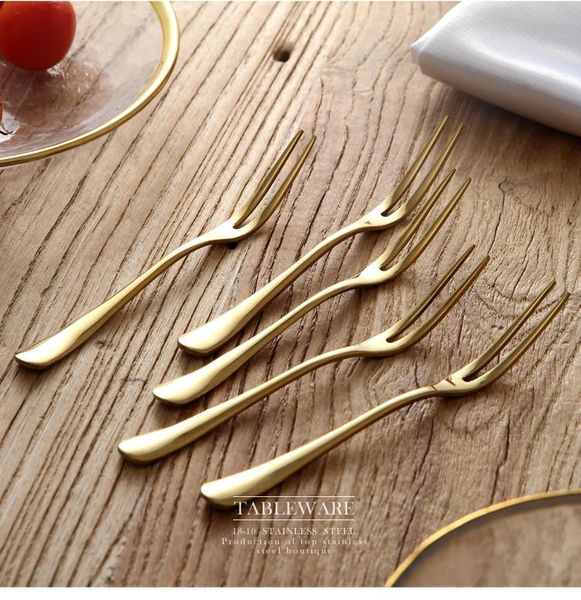 5pcs/lot elegant sliver/golden two tine fork stainless steel 13.5cm thicken fruit fork home small cake snack forks flatware
5pcs/lot elegant sliver/golden two tine fork stainless steel 13.5cm thicken fruit fork home small cake snack forks flatware