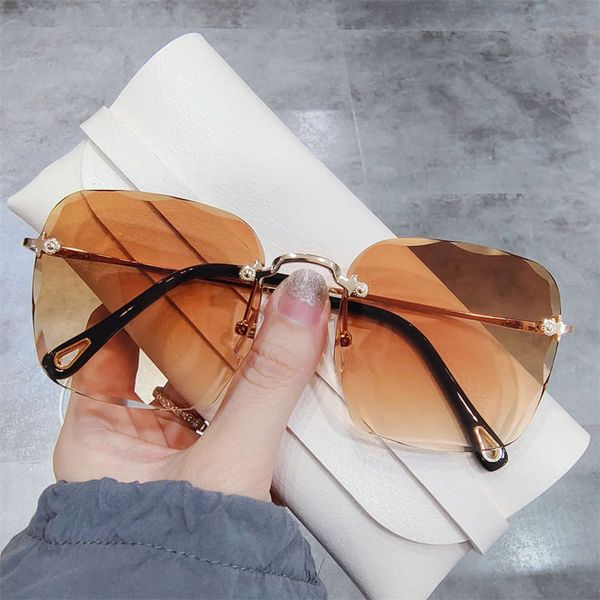 new style big frame sunglasses for men and women outdoor leisure personality fashion hoh0, White;black
new style big frame sunglasses for men and women outdoor leisure personality fashion hoh0, White;black