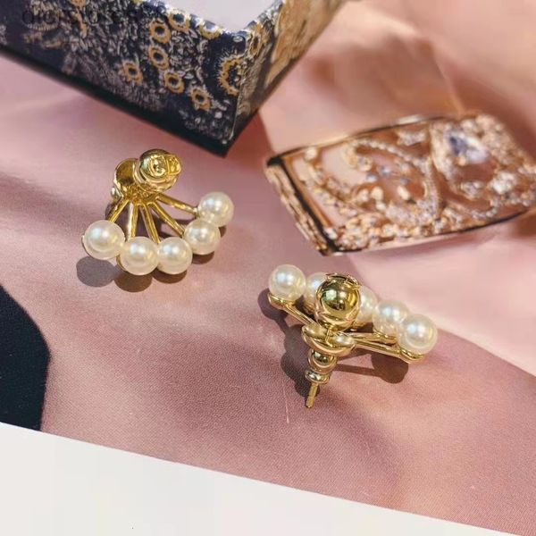 ring d home / di cd letter pearl inlaid diamond earrings dual purpose rear hanging fashion 925 silver needle net red
ring d home / di cd letter pearl inlaid diamond earrings dual purpose rear hanging fashion 925 silver needle net red
