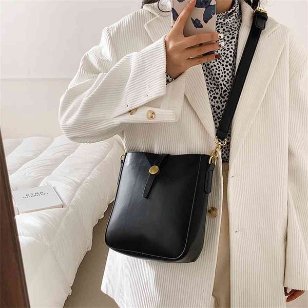 texture large capacity women's 2021 spring new pu simple net red single shoulder trend fashionable messenger bag
texture large capacity women's 2021 spring new pu simple net red single shoulder trend fashionable messenger bag