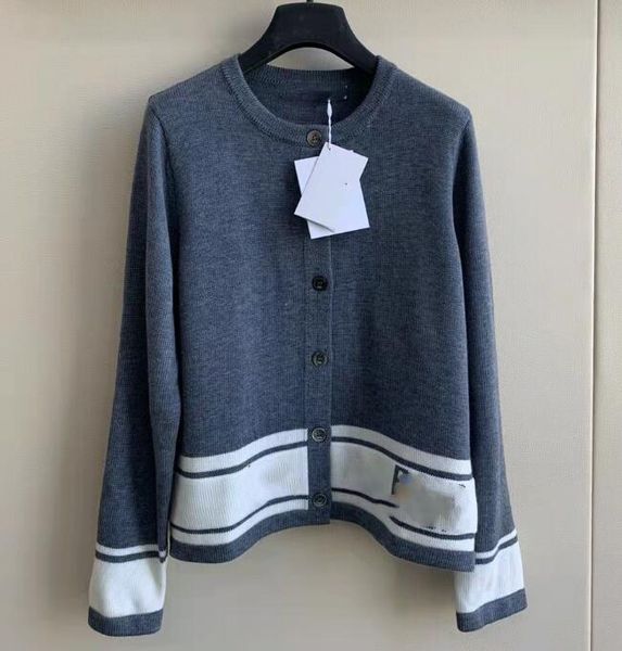 sweaters letterg di brand or designer casual loose letter cardigan grey spell color fashionable temperament, White;black
sweaters letterg di brand or designer casual loose letter cardigan grey spell color fashionable temperament, White;black