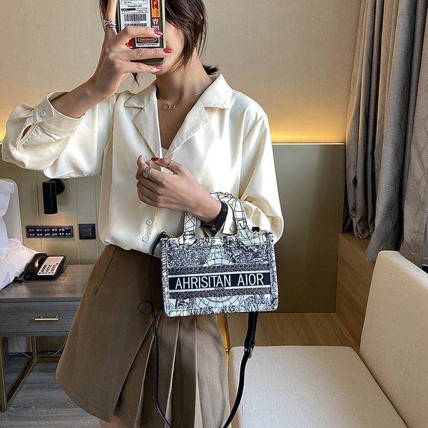 80% off outlet store new printed small square bag women's style portable messenger trend factory online sale, Black;red
80% off outlet store new printed small square bag women's style portable messenger trend factory online sale, Black;red