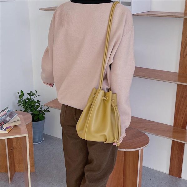 shoulder bags 2021 fashion straddle bag pu retro large capacity bucket ins korean women's autumn and winter
shoulder bags 2021 fashion straddle bag pu retro large capacity bucket ins korean women's autumn and winter