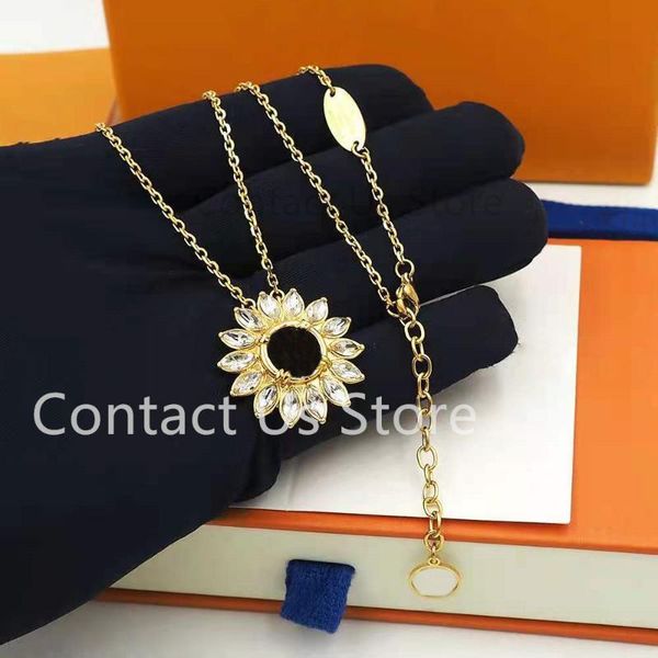 pendant necklaces 2021 luxury flower shape necklace high-end brand charm bag accessories car lady birthday gift, Silver
pendant necklaces 2021 luxury flower shape necklace high-end brand charm bag accessories car lady birthday gift, Silver