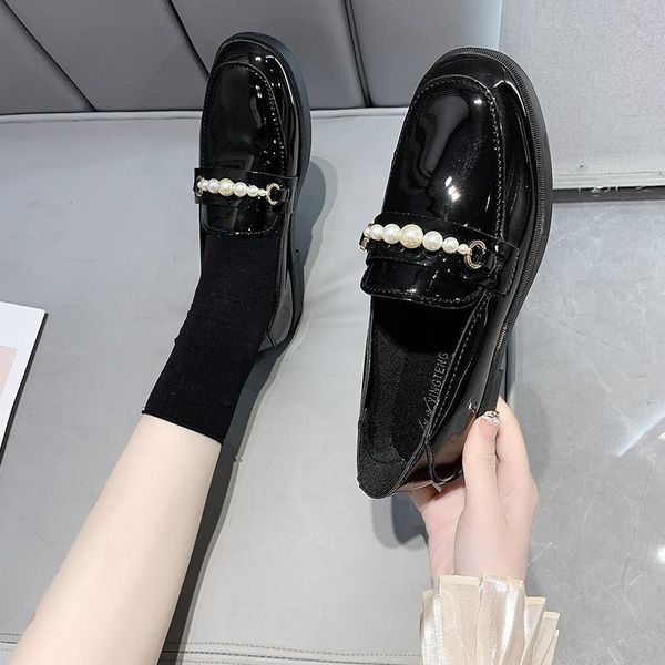 2021 new fashion beading patent leather women comfortable square toe low heel pumps ladies slip on black single shoes 780e
2021 new fashion beading patent leather women comfortable square toe low heel pumps ladies slip on black single shoes 780e