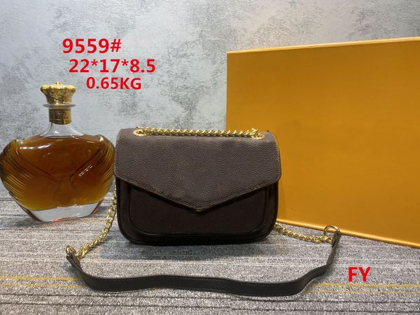 chain lock handbag totes designer womens mini bag classic flower letter leather handbags handle purse crossbody shoulder bags wallets m45592
chain lock handbag totes designer womens mini bag classic flower letter leather handbags handle purse crossbody shoulder bags wallets m45592