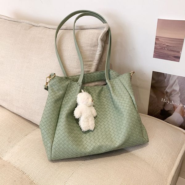 woven texture pendant, bear bag, falling color tote pleated korean female water solid shoulder bag fbhfm
woven texture pendant, bear bag, falling color tote pleated korean female water solid shoulder bag fbhfm