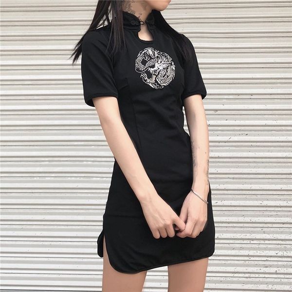 2021 new japanese harajuku vintage gothic lolita es girls dragon embroidery slim chinese style short sleeve chi-pao cheongsam g5zj, White
2021 new japanese harajuku vintage gothic lolita es girls dragon embroidery slim chinese style short sleeve chi-pao cheongsam g5zj, White