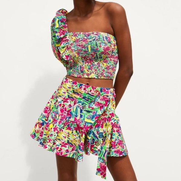 2021 summer one shoulder short puff sleeve floral print dew navel blouse mini skirt women two piece set mf569, Gray
2021 summer one shoulder short puff sleeve floral print dew navel blouse mini skirt women two piece set mf569, Gray