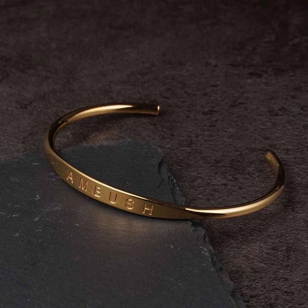 new emboscada pulseira c forma metade anel aberto 2021 das mulheres dos homens de alta qualidade ouro prata quatro estaes titnio ao z, Golden;silver
new emboscada pulseira c forma metade anel aberto 2021 das mulheres dos homens de alta qualidade ouro prata quatro estaes titnio ao z, Golden;silver