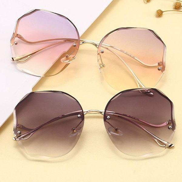 sunglasses frameless lace fashion european and american women's ocean film gradient sunflower, White;black
sunglasses frameless lace fashion european and american women's ocean film gradient sunflower, White;black