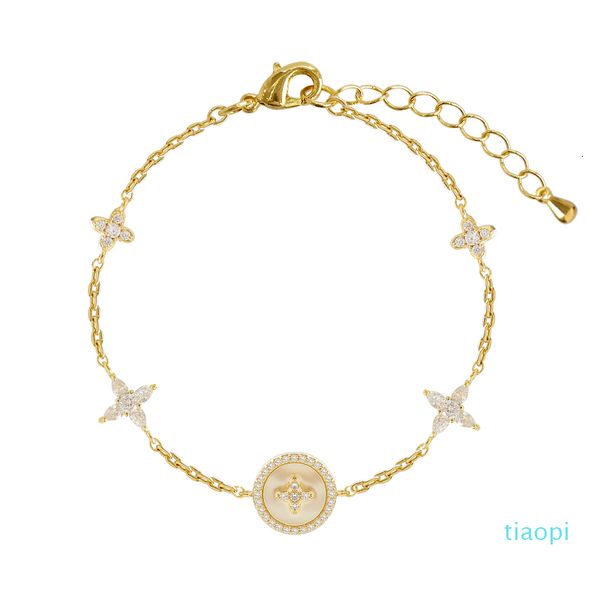 2021 new mode micro zirkoon korean women's jewelry classic alloy plum blossom cross shape bracelet, Golden;silver
2021 new mode micro zirkoon korean women's jewelry classic alloy plum blossom cross shape bracelet, Golden;silver