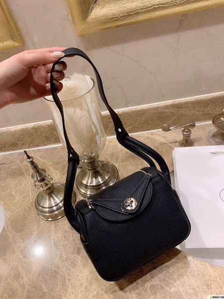 the european and american classic big tote ms li wen nurse bag genuine leather handbag female designers women design lock single shoulder
the european and american classic big tote ms li wen nurse bag genuine leather handbag female designers women design lock single shoulder