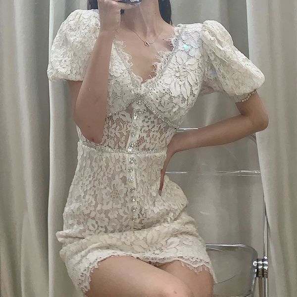 2021 new v-neck short white lace women es summer luxury diamonds buttons a-line slim female s2i1, Black;gray
2021 new v-neck short white lace women es summer luxury diamonds buttons a-line slim female s2i1, Black;gray